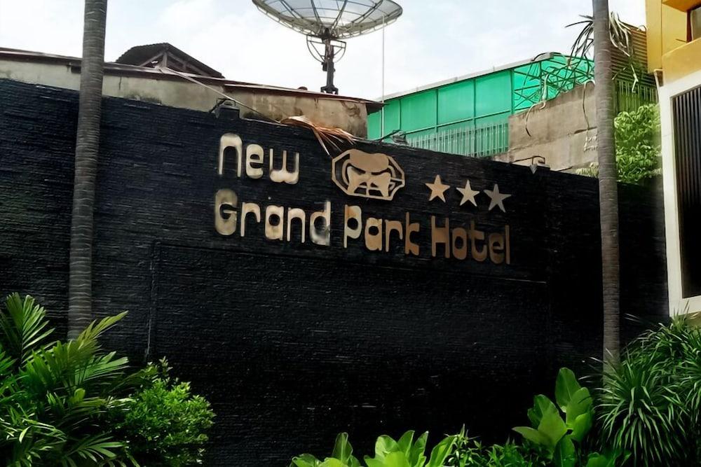 New Grand Park Hotel Сурабая Экстерьер фото