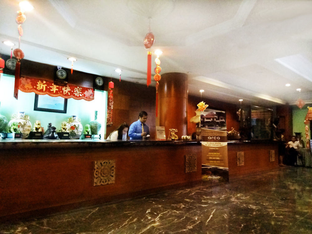 New Grand Park Hotel Сурабая Экстерьер фото