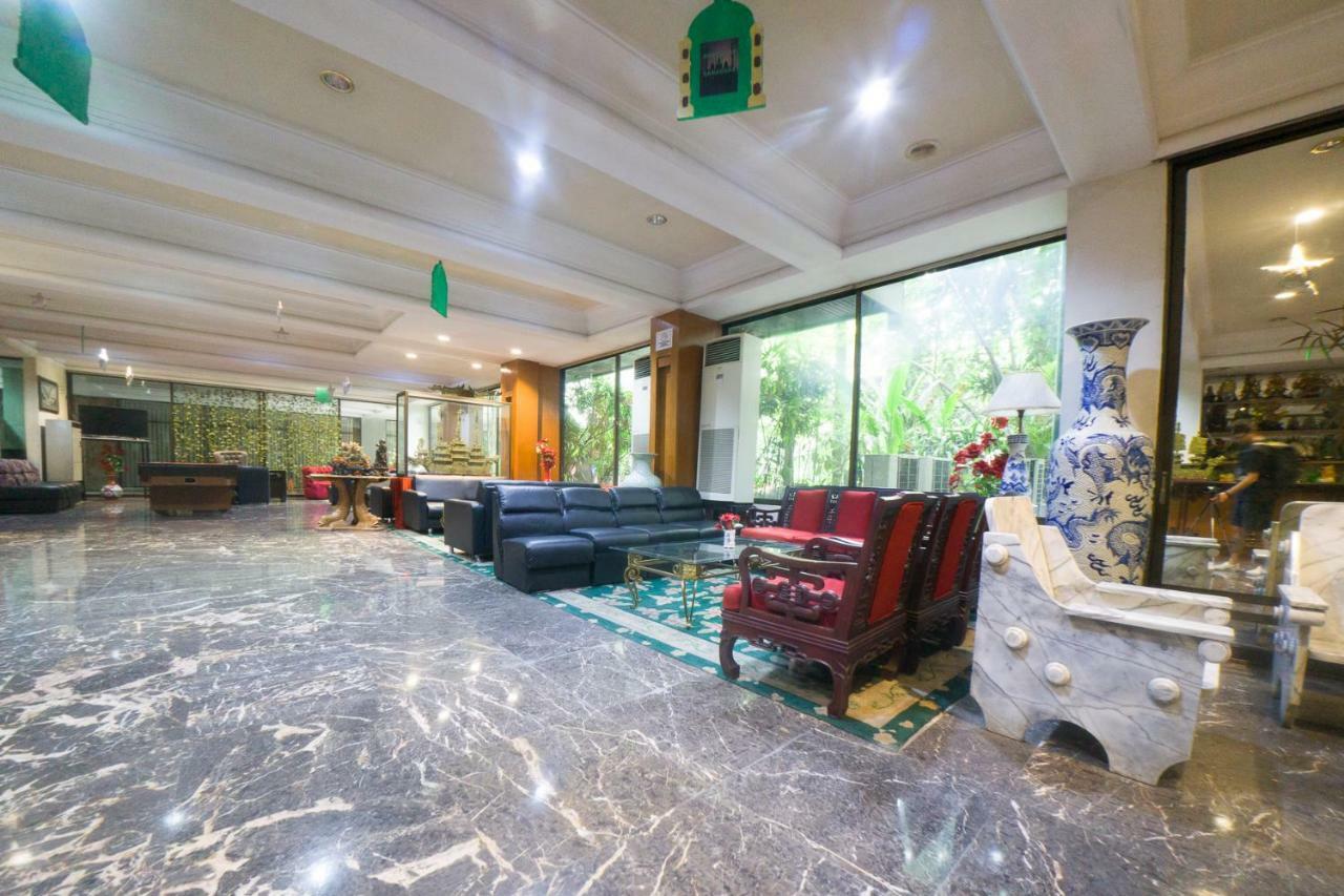 New Grand Park Hotel Сурабая Экстерьер фото