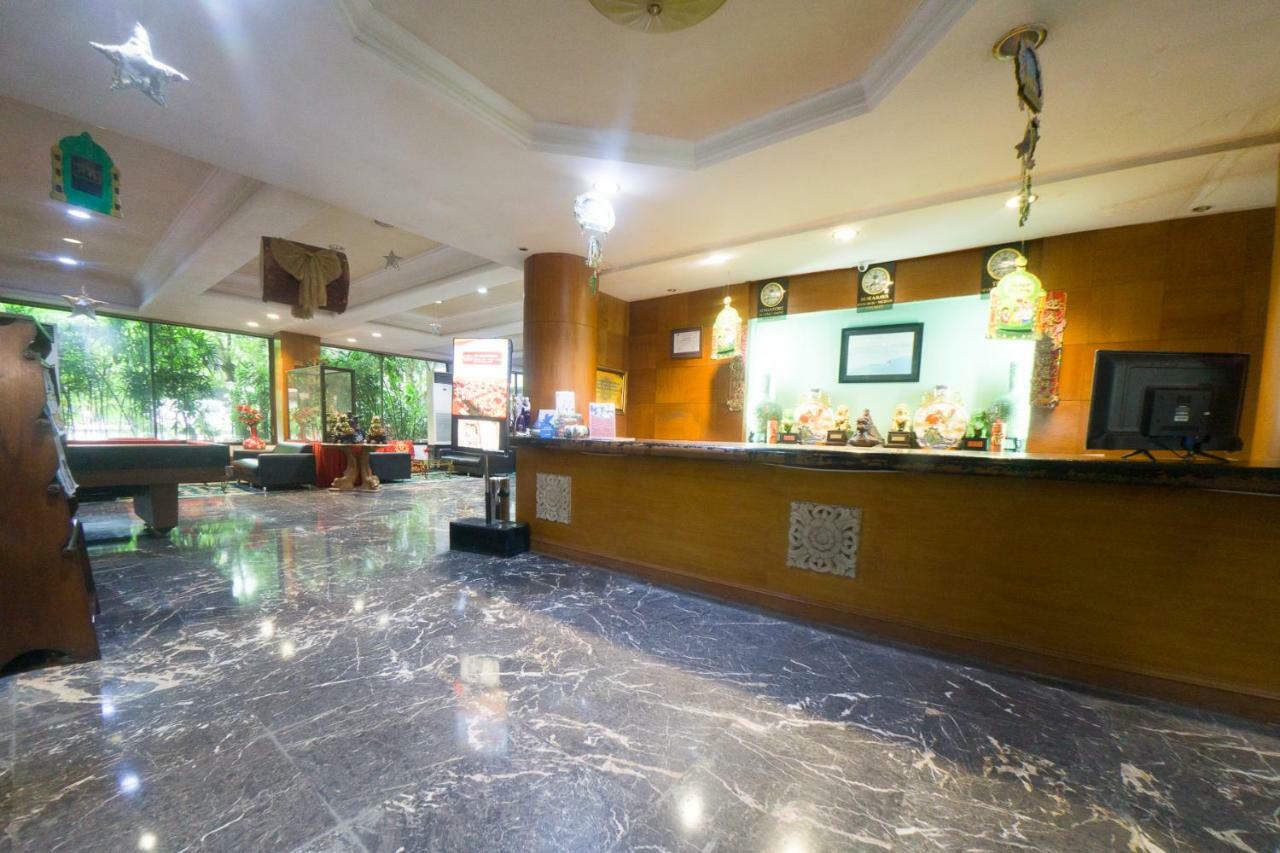New Grand Park Hotel Сурабая Экстерьер фото
