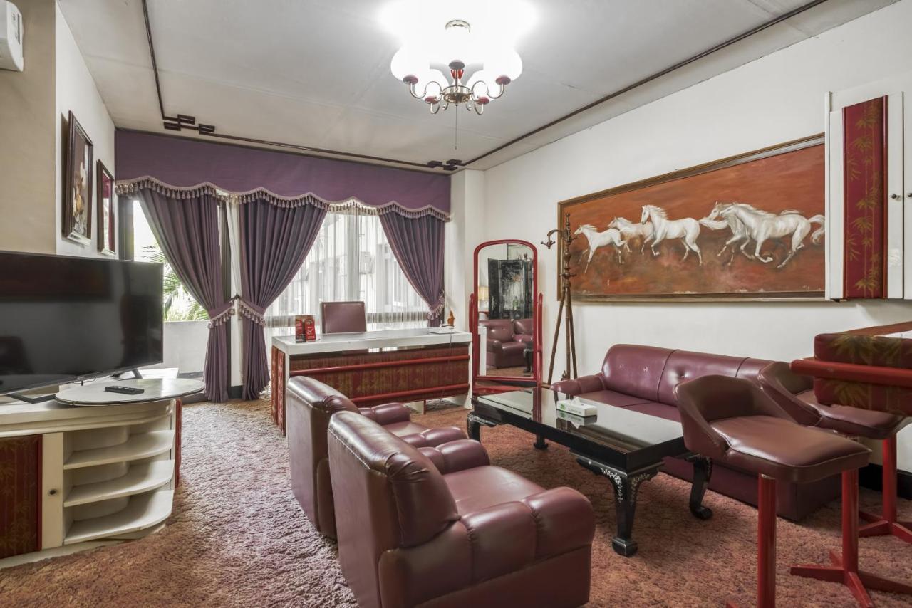 New Grand Park Hotel Сурабая Экстерьер фото